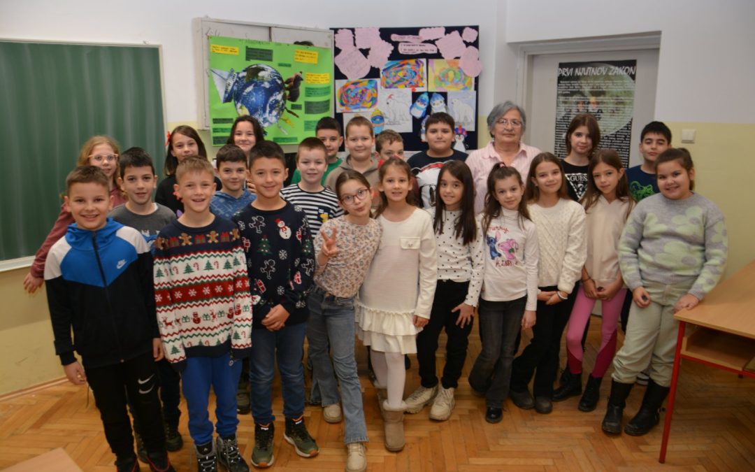 УЧЕНИЦИ ИСПРАТИЛИ СВОЈУ УЧИТЕЉИЦУ У ПЕНЗИЈУ